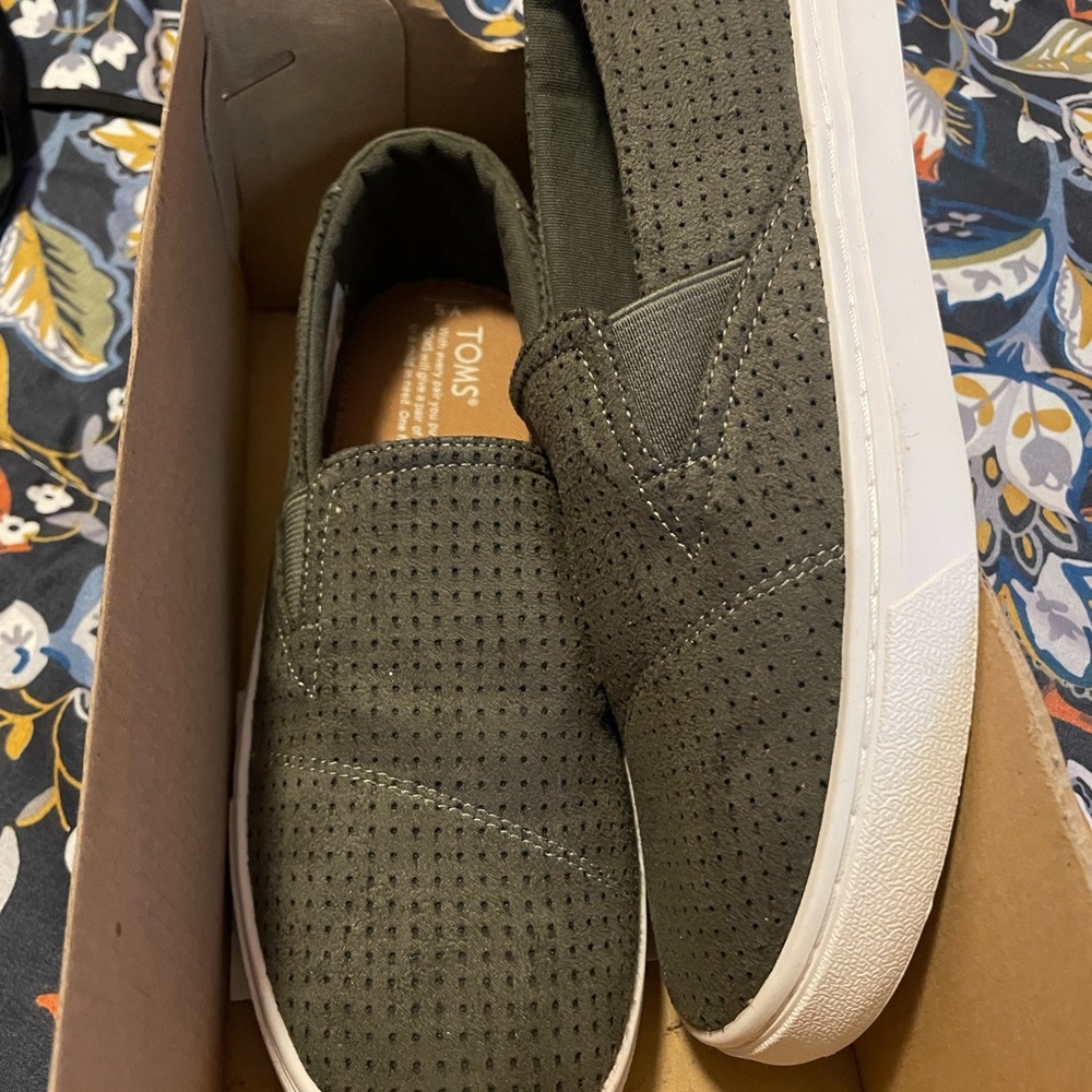 TOMS slip ons